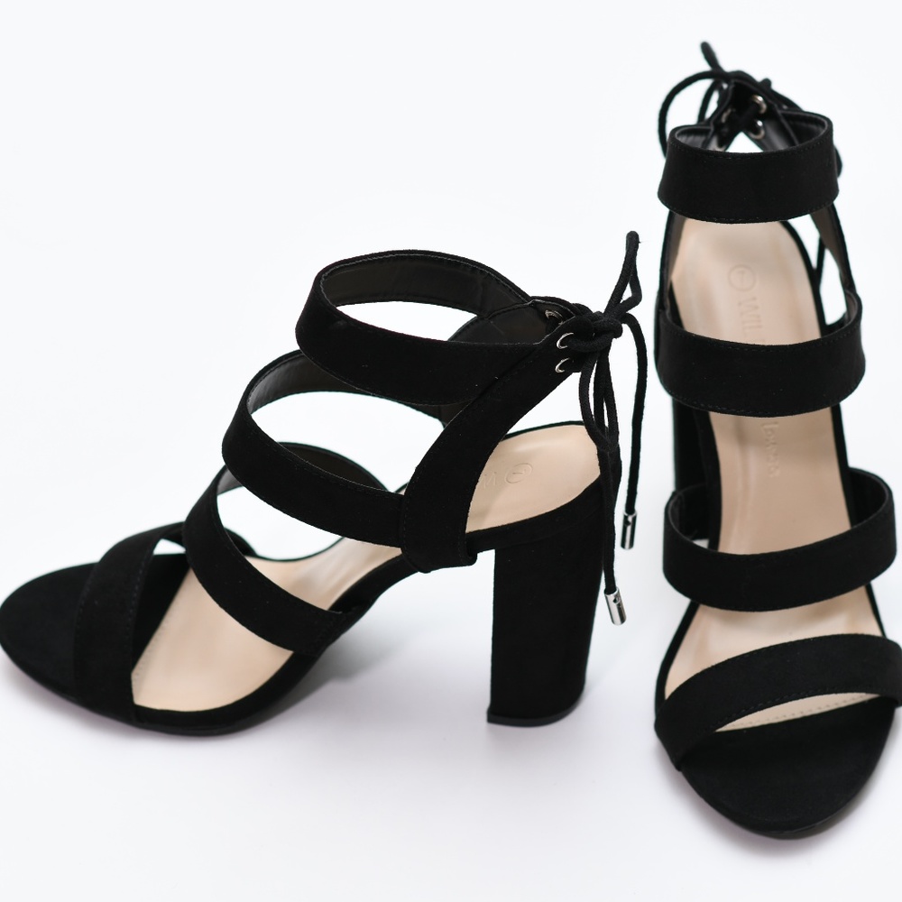 🤩SALE Black Strappy Heels with Bands and Ankle